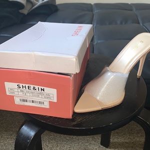 Nude heel shoe in a 7.5 from SHEIN.